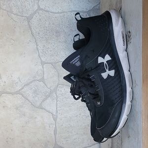 Under Armour Charged Assert